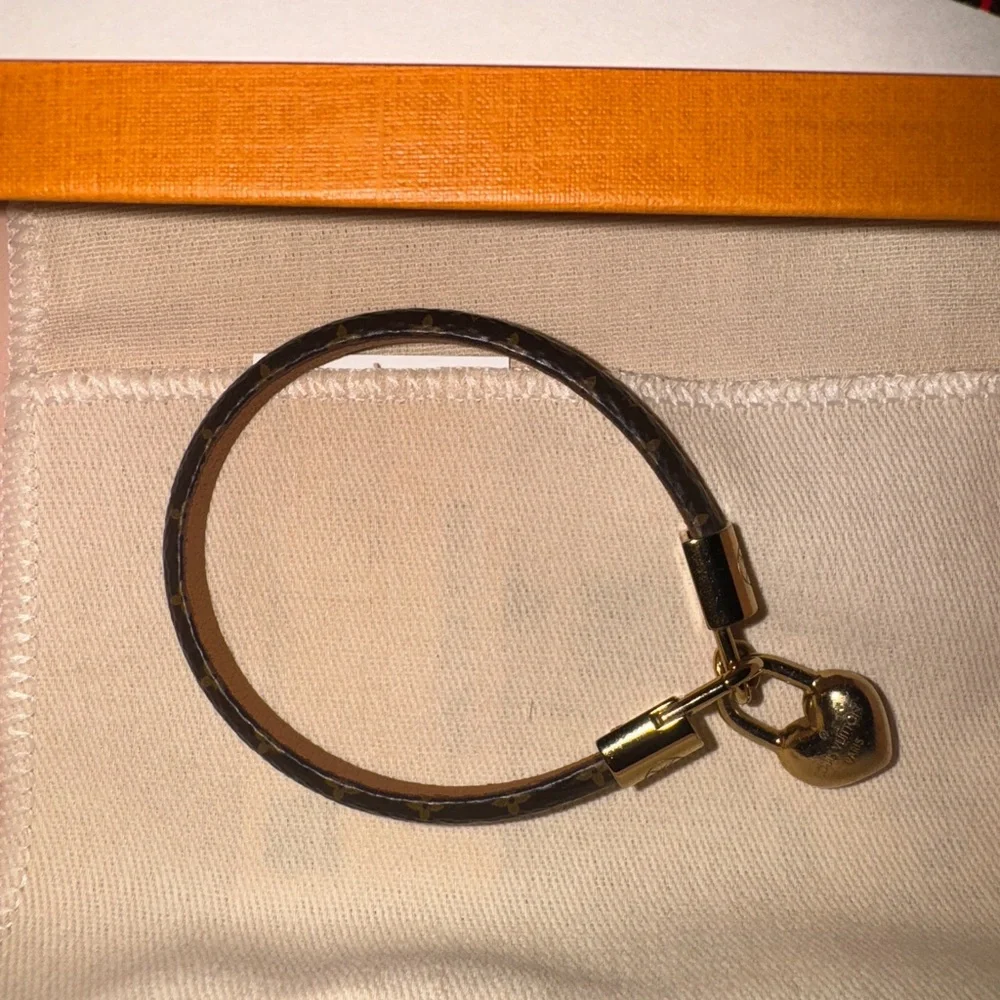 Louis Vuitton Crazy in Lock Charm Bracelt - Picture 2 of 4